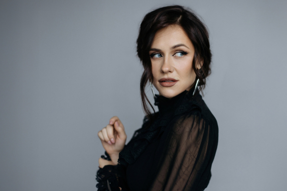 &Ocy;&lcy;&softcy;&gcy;&acy; &Mcy;&acy;&lcy;&acy;&shchcy;&iecy;&ncy;&kcy;&ocy;&period; Stand Up &Acy;&rcy;&khcy;&acy;&ncy;&gcy;&iecy;&lcy;&softcy;&scy;&kcy;