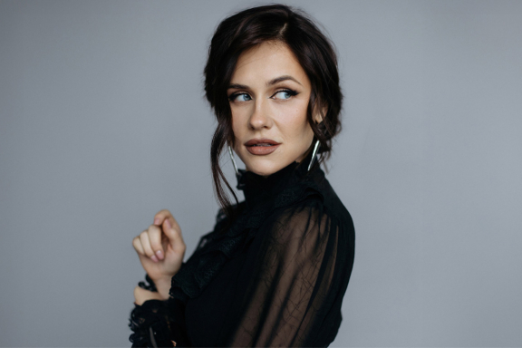 &Ocy;&lcy;&softcy;&gcy;&acy; &Mcy;&acy;&lcy;&acy;&shchcy;&iecy;&ncy;&kcy;&ocy;&period; Stand Up &Acy;&rcy;&khcy;&acy;&ncy;&gcy;&iecy;&lcy;&softcy;&scy;&kcy;